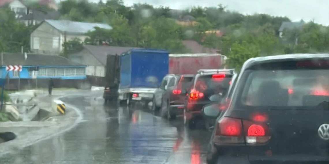 accident-cu-cinci-victime-la-tiganasi.-o-persoana-a-ramas-incarcerata-dupa-impactul-dintre-doua-autoturisme