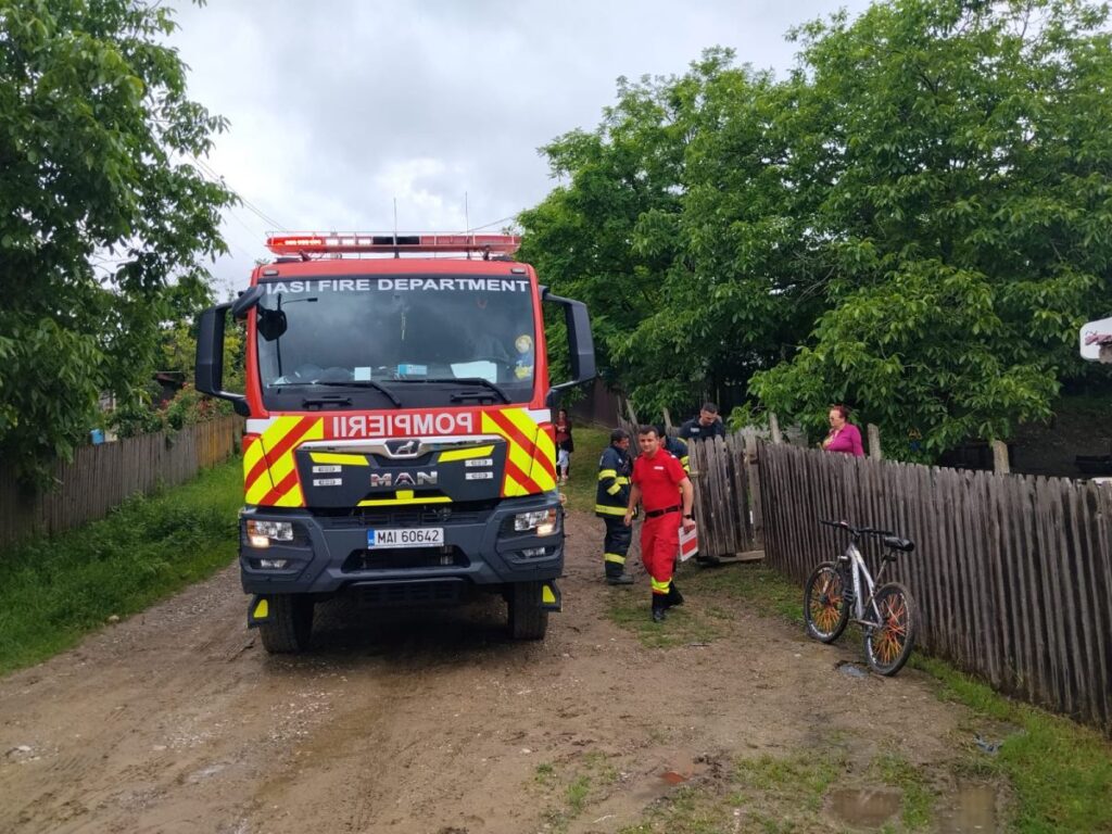 incendiu-la-o-locuinta-din-comuna-tiganasi.-doua-persoane-au-fost-transportate-la-spital