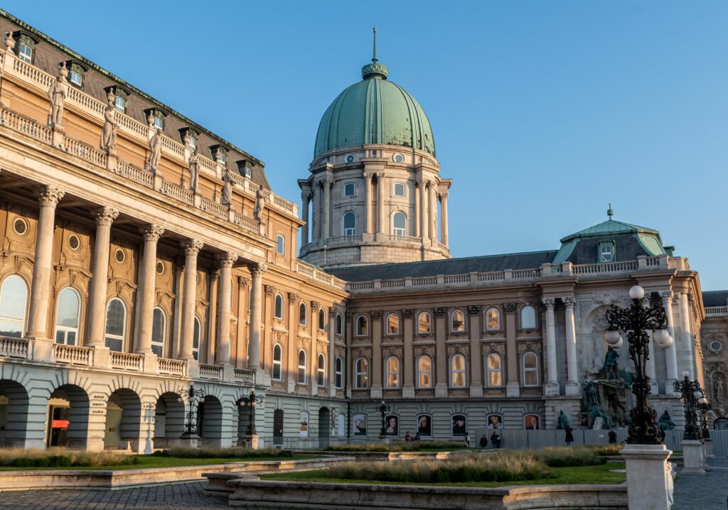 budapesta-a-depasit-bucurestiul-intr-un-sondaj-privind-muzeele-nationale.-capitala-romaniei-nu-se-afla-nici-in-top-10