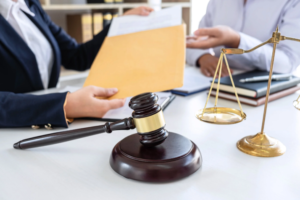 examen-pentru-avocatii-straini-din-romania!-au-de-achitat-7.000-de-lei!