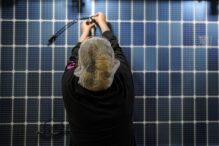 premiera-in-sua:-energia-solara-a-depasit-carbunele,-in-ciuda-sprijinului-acordat-de-trump-industriei-miniere