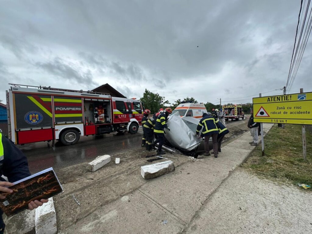 accident-in-tiganasi!-un-autoturism-a-intrat-intr-un-cap-de-pod.-un-barbat-a-ramas-incarcerat