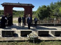bolojan-a-depus-o-coroana-de-flori-la-cimitirul-romanesc-de-la-tiganca,-in-memoria-soldatilor-romani