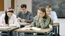 vacanta-de-vara-2026-incepe-pentru-primele-categorii-de-elevi.-calendarul-complet-al-finalului-de-an-scolar