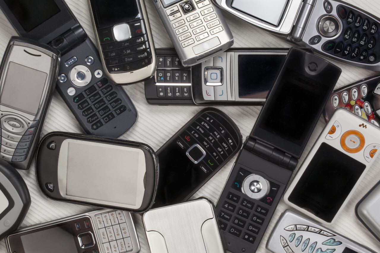cercetatorii-recicleaza-telefoanele-vechi-si-le-grupeaza-in-platforme-de-calcul-care-functioneaza-ca-un-centru-de-date-low-cost