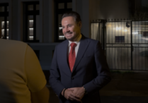 gheorghe-falca,-anunturi-despre-adrian-vestea,-in-fata-restaurantului-unde-a-petrecut-cu-sustinatorii-lui-bolojan