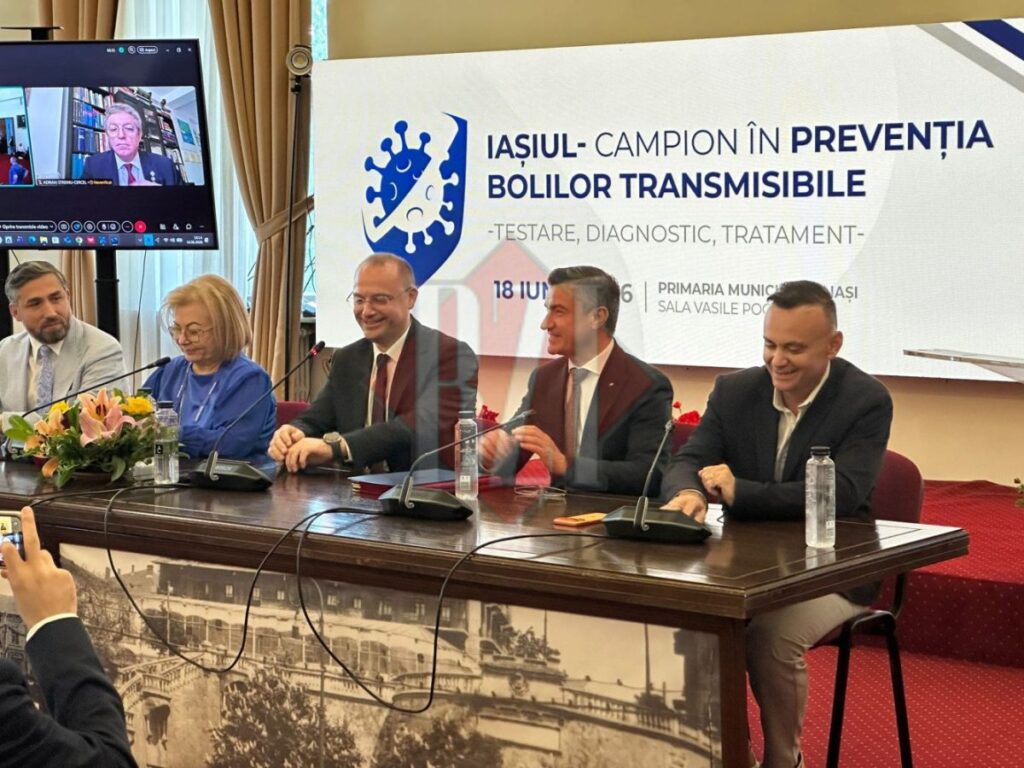 conferinta-despre-preventia-bolilor-transmisibile-la-iasi.-adrian-streinu-cercel-a-primit-diploma-de-excelenta-din-partea-primarului-mihai-chirica