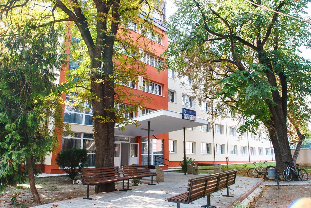 vara-sacrificiului!-tot-mai-multi-studenti-aleg-munca-in-detrimentul-vacantei-de-vara.-ce-se-intampla-acum-in-complexele-studentesti?