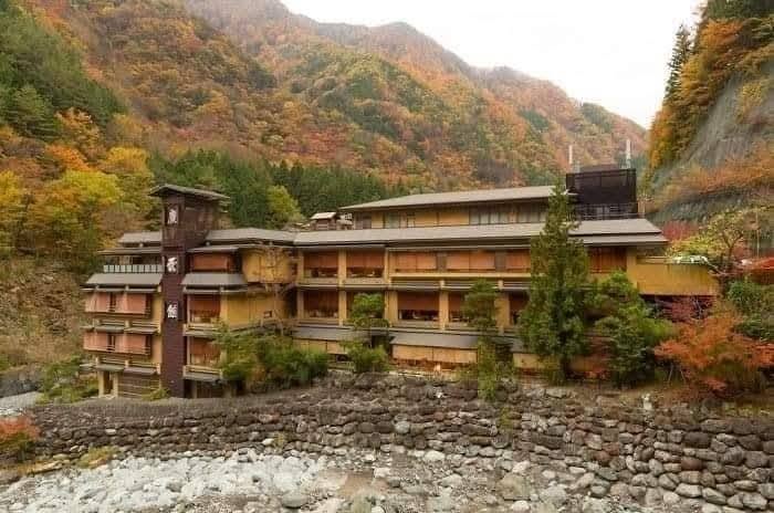 cel-mai-vechi-hotel-din-lume-are-1.300-de-ani-si-este-administrat-de-aceeasi-familie-timp-de-52-de-generatii