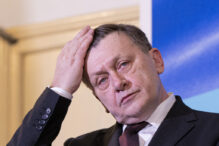 atac-fara-precedent:-pnl-a-fost-ocupat-ca-o-casa-veche.-crin-antonescu:-bolojan-le-a-dat-cheile