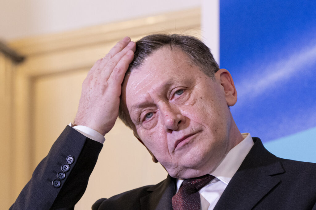 atac-fara-precedent:-pnl-a-fost-ocupat-ca-o-casa-veche.-crin-antonescu:-bolojan-le-a-dat-cheile