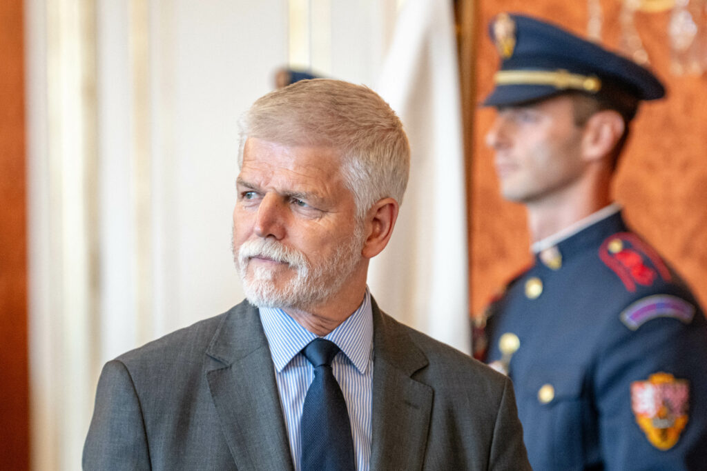 guvernul-cehiei-il-exclude-pe-presedinte-din-delegatia-pentru-summitul-nato-de-la-ankara