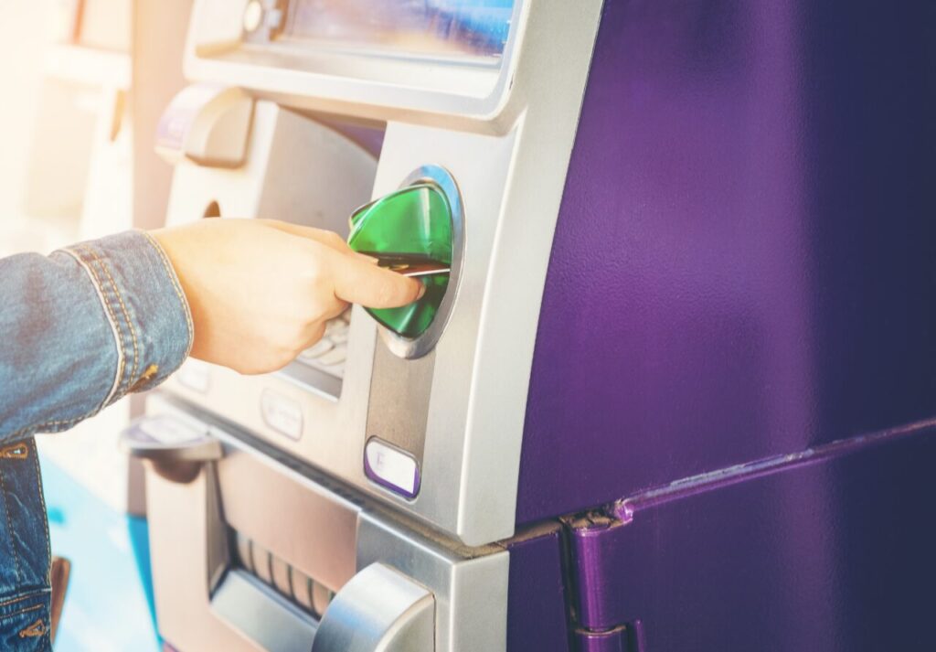 cati-bani-ai-putea-sa-scoti-de-la-bancomatele-din-romania-pe-viitor:-schimbare-majora-la-atm-uri
