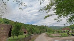 galerie-foto:-satul-din-romania-unde-o-casa-cu-teren-de-760-metri-patrati-costa-sub-10.000-de-euro