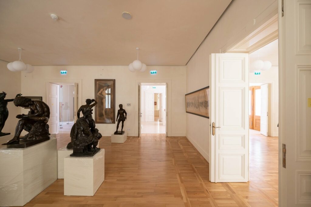 unarte-inaugureaza-prima-pinacoteca-si-o-noua-biblioteca,-cu-ocazia-implinirii-a-162-de-ani-de-existenta
