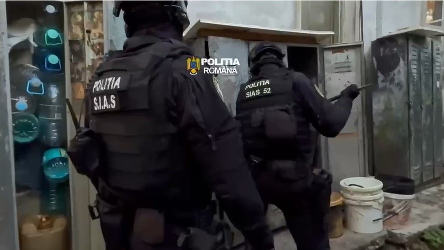 perchezitii-masive-in-capitala-si-in-cinci-judete.-retea-de-hoti-destructurata-dupa-ce-a-furat-10-tone-de-combustibil-din-trenuri
