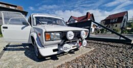 o-lada-veche-se-vinde-cu-pretul-unui-mercedes-nou.-secretul-de-sub-capota