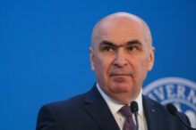bolojan-cheama-parlamentul-din-vacanta-pentru-legile-necesare-incasarii-sumelor-aferente-pnrr:-romania-poate-pierde-patru-miliarde-de-euro