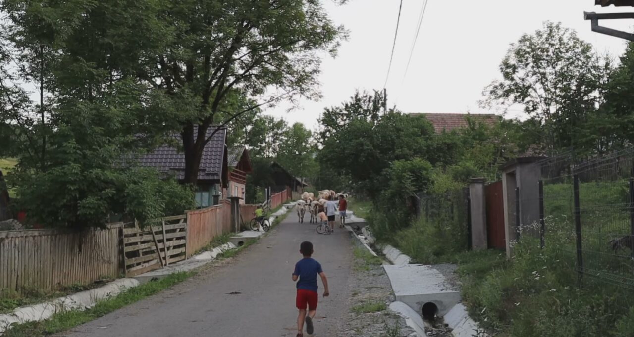 galerie-foto:-satul-din-romania-unde-se-vorbeste-o-limba-secreta,-veche-de-100-de-ani.-cand-prefera-localnicii-sa-foloseasca-gumuteasca