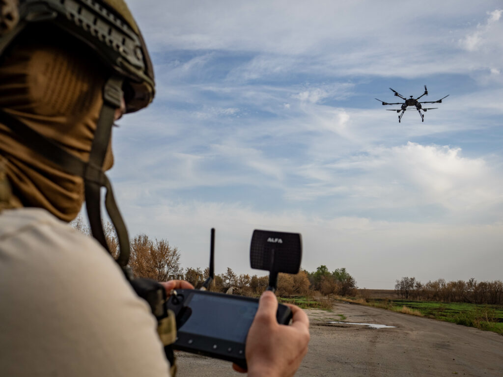 premiera:-ucraina-a-inceput-sa-exporte-drone.-ce-armata-va-primi-primele-aparate-construite-de-ucraineni