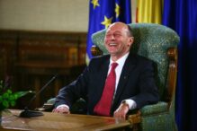 traian-basescu:-constitutia-este-incalcata-de-presedinte,-partide-si-guvern-/-bolojan-si-psd-sunt-legati-de-20-de-ani