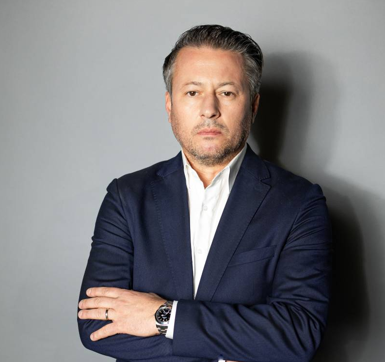 revocat-de-la-conducerea-teatrului-muzical-ambasadorii,-ciprian-rogojan-acuza:-o-piesa-ieftina-de-teatru,-cu-finalul-scris-dinainte