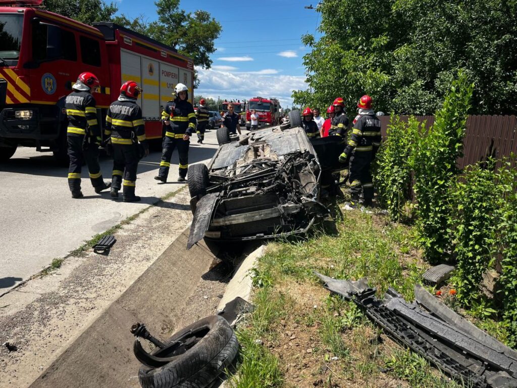 accident-cu-victime-in-comuna-lespezi.-o-masina-a-intrat-intr-un-cap-de-pod