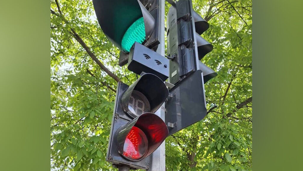 sisteme-acustice-pentru-nevazatori-la-trecerile-de-pietoni.-primaria-iasi-incepe-montarea-a-32-de-dispozitive-pe-axa-pacurari
