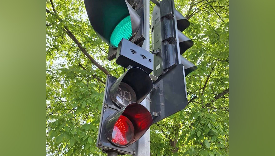 sisteme-acustice-pentru-nevazatori-la-trecerile-de-pietoni.-primaria-iasi-incepe-montarea-a-32-de-dispozitive-pe-axa-pacurari