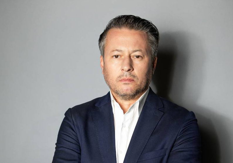 ciprian-rogojan-merge-in-instanta,-dupa-ce-i-a-fost-respinsa-contestatia-privind-revocarea-sa-de-la-conducerea-teatrului-muzical-ambasadorii