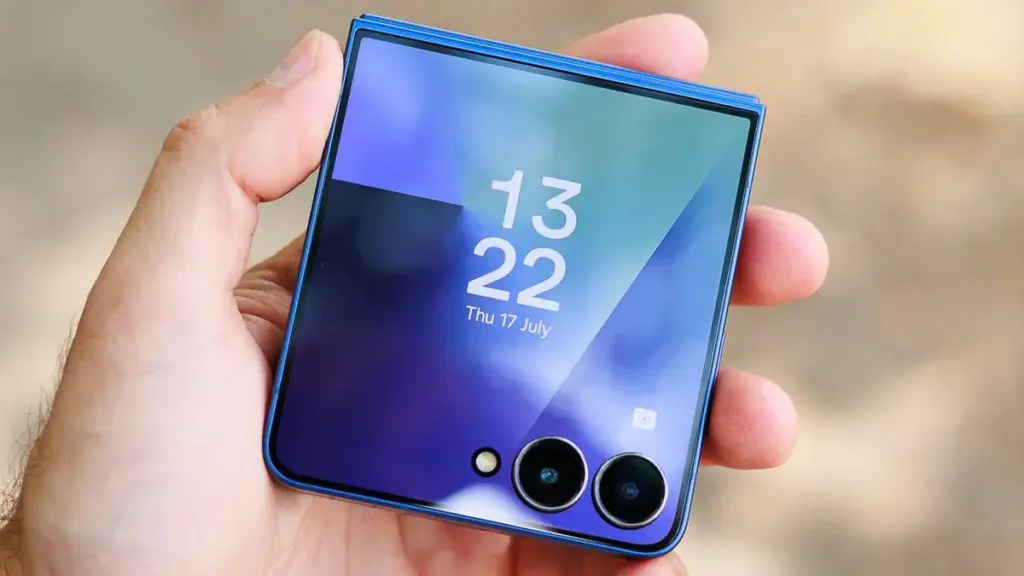 galaxy-z-flip8-apare-cu-un-design-mai-suplu-si-usor-decat-modelul-actual