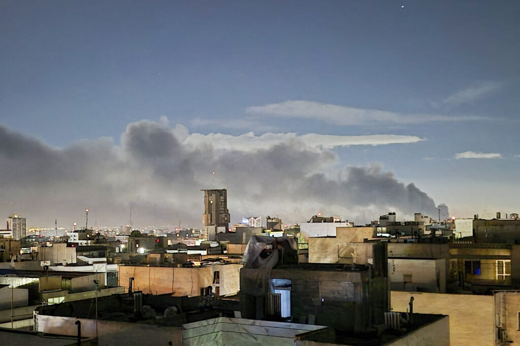 noapte-de-foc-in-orientul-mijlociu-sua-ataca-iranul,-iar-traficul-prin-ormuz-se-prabuseste.-update:-doua-petroliere-au-fost-lovite
