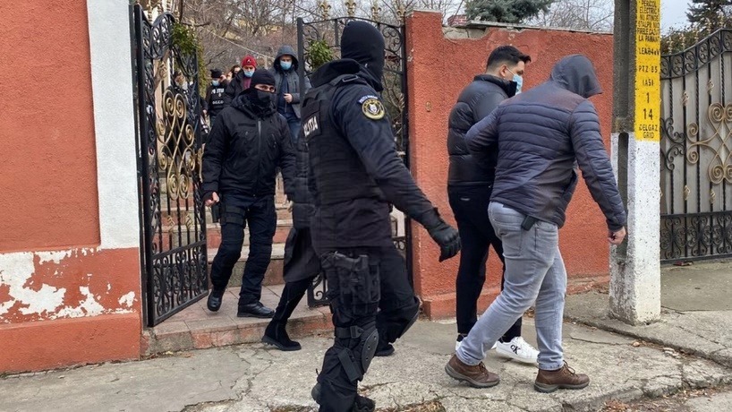 libertatea-unor-interlopi-din-clanul-tanase-sta-in-mainile-magistratilor-ieseni!-acestia-au-exploatat-sexual-mai-multe-tinere-in-tari-din-vestul-europei