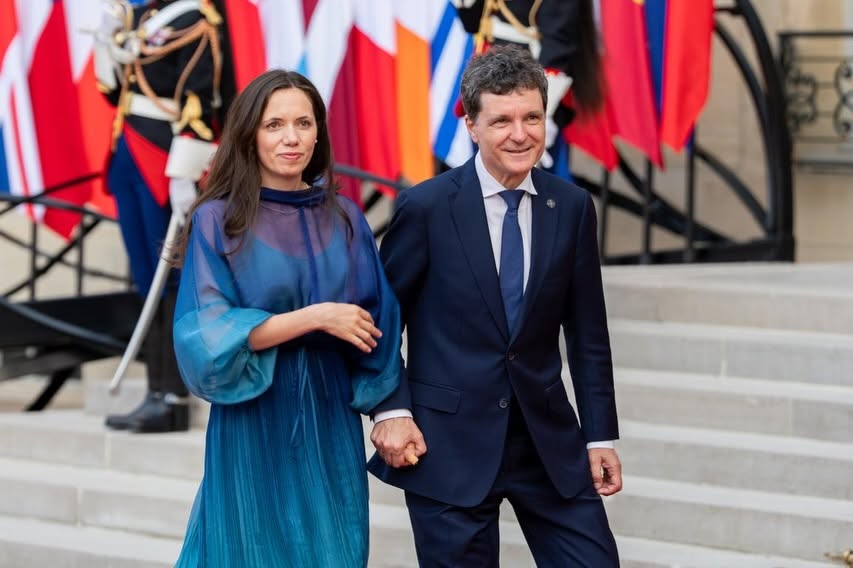 mesajul-lui-nicusor-dan-pentru-emmanuel-macron-dupa-dineul-oficial-de-la-palatul-elysee