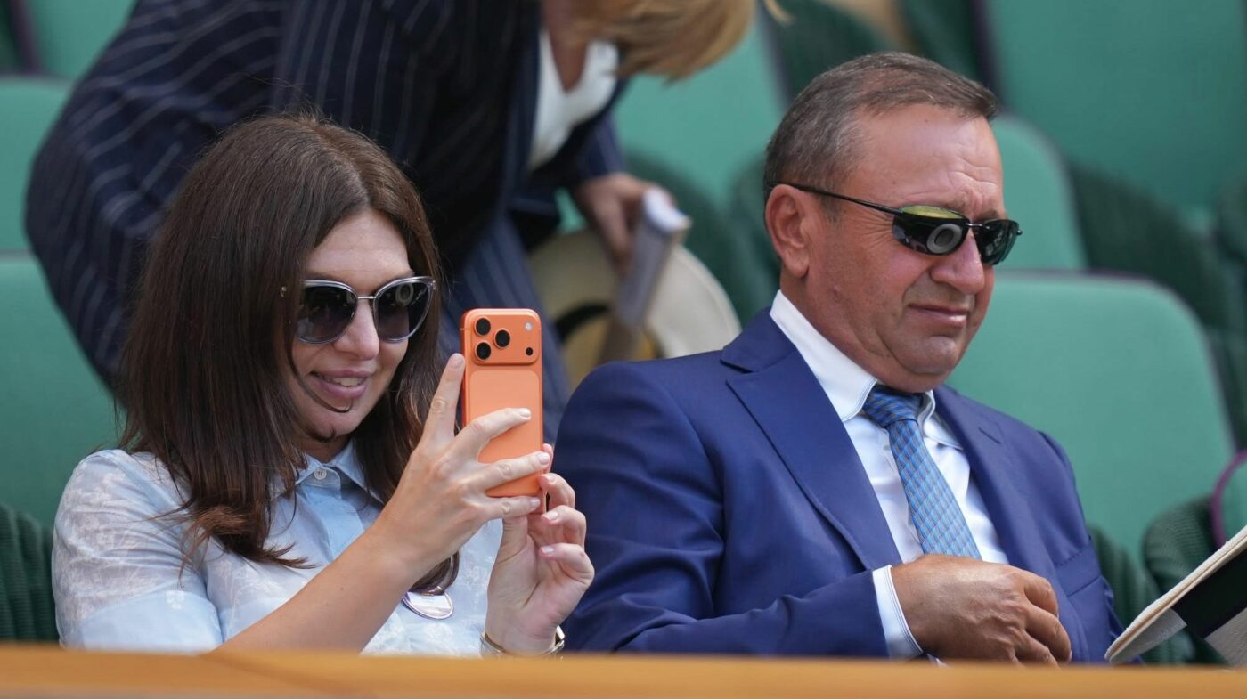 reactia-lui-darren-cahill-cand-a-vazut-o-pe-simona-halep-cu-dorin-mateiu-la-wimbledon