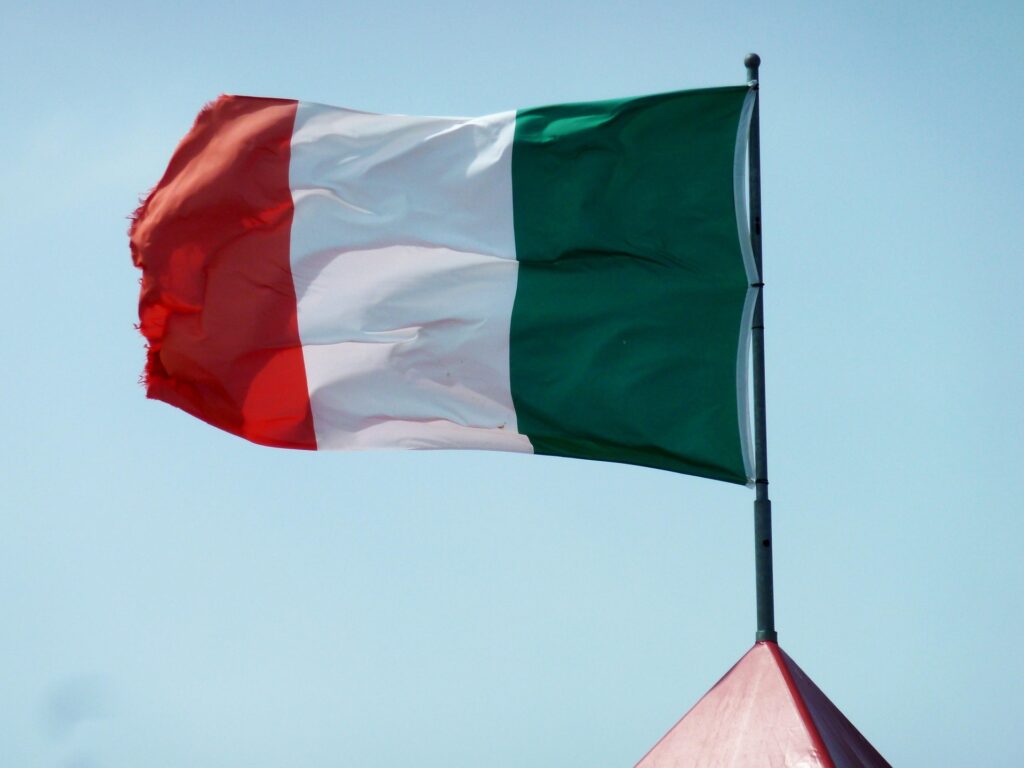 ambasadorul-sua-in-italia,-intampinat-cu-proteste-la-venetia-in-timpul-unui-turneu-diplomatic