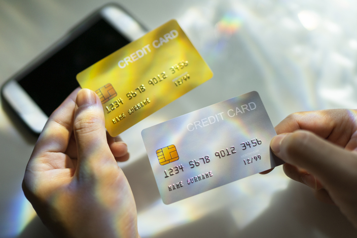 (p)-cardul-de-credit-si-contul-curent:-instrumente-utile-pentru-bugetul-zilnic