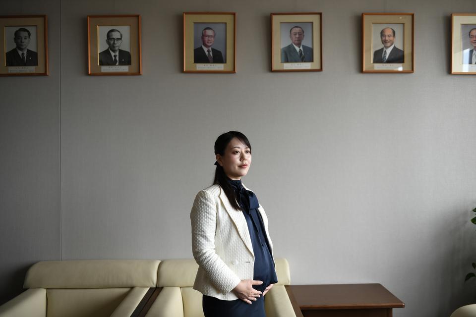 japonia-bifeaza-o-premiera.-un-primar-aflat-in-functie-intra-in-concediu-de-maternitate