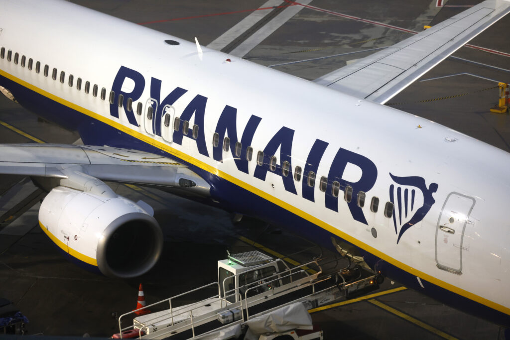 imi-amintesc-doar-explozia.-barbatul-care-a-fost-la-un-pas-sa-fie-tras-in-exteriorul-avionului-povesteste-calvarul-prin-care-a-trecut