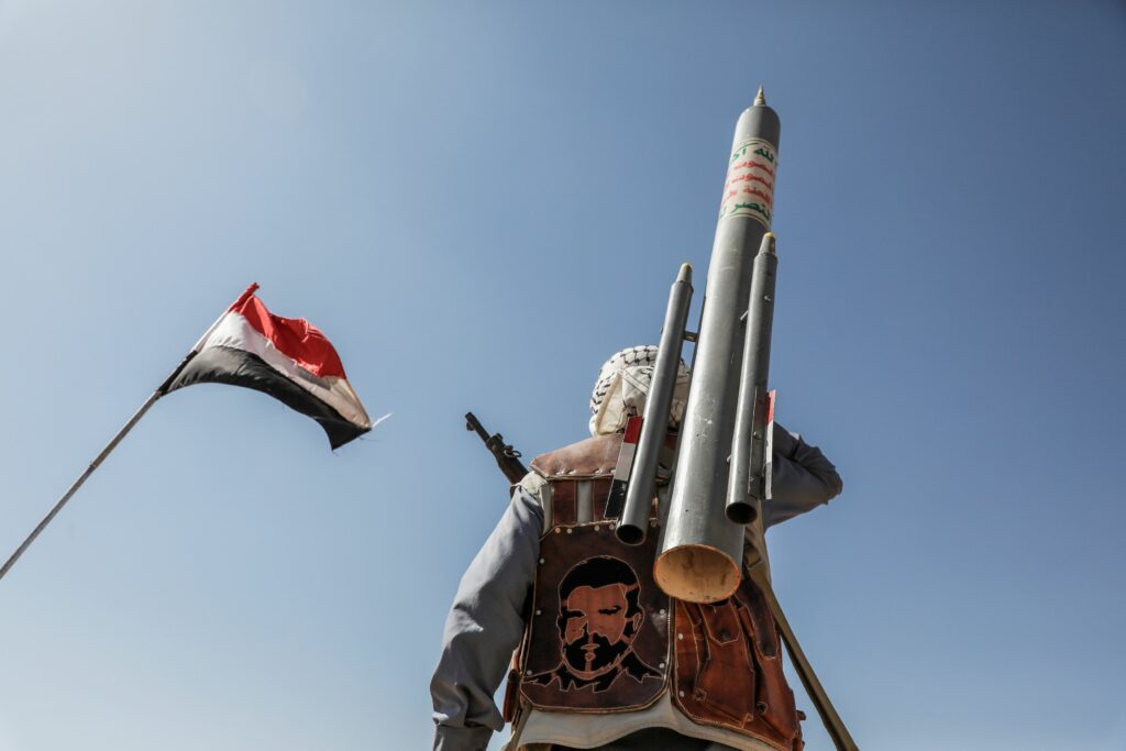 rebelii-houthi-revendica-atacuri-asupra-a-doua-petroliere-saudite-din-marea-rosie,-unul-luand-foc