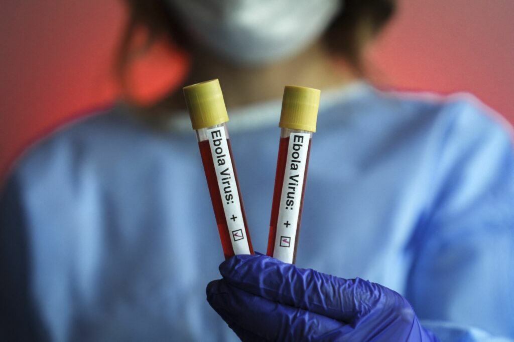 oms:-ebola-a-ucis-peste-o-mie-de-oameni-in-rd-congo-si-uganda