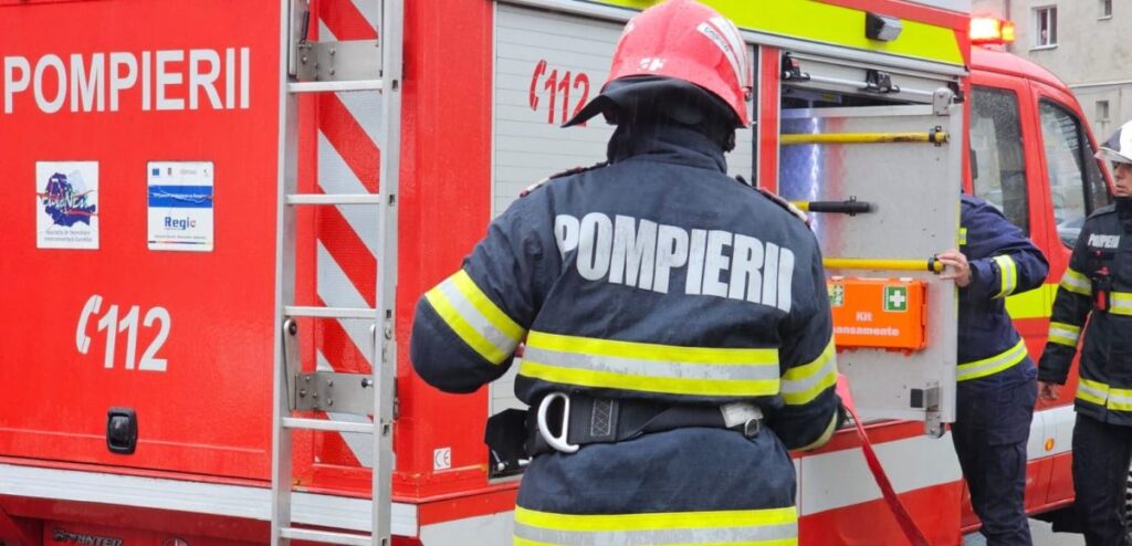 dezastru-evitat-in-ultimul-moment-la-iasi!-o-candela-uitata-aprinsa-a-umplut-un-apartament-de-fum