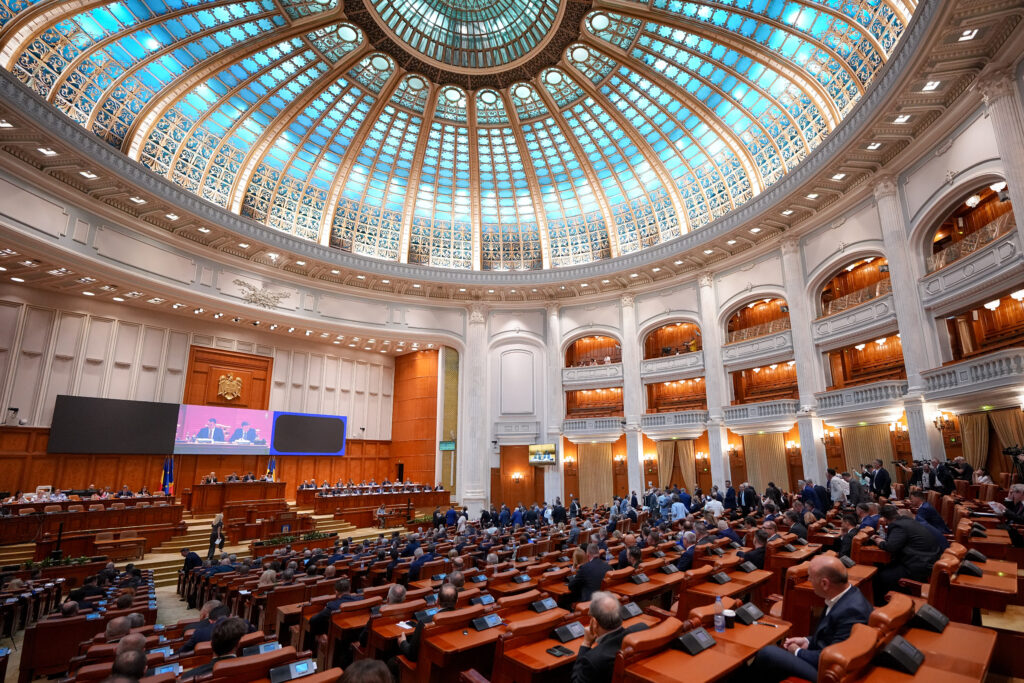parlamentarii,-chemati-din-vacanta.-sesiune-extraordinara-cu-mize-de-miliarde:-pnrr,-imprumutul-safe-si-criza-politica