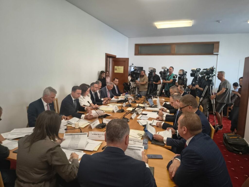 deputatii-au-votat-in-comisia-de-buget-o-acciza-la-carburanti-care-sa-varieze-intre-5-25%,-iar-pretul-motorinei-standard-sa-nu-depaseasca-10-lei