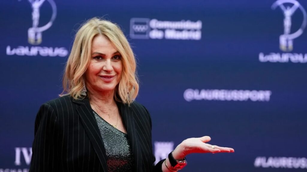 nadia-comaneci-a-luat-din-banii-ei-doua-aparate-de-aer-conditionat-pentru-sala-de-gimnastica-de-la-complexul-lia-manoliu