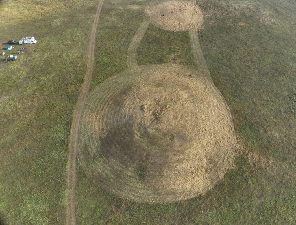 descoperire-arheologica-rara-in-iasi:-trei-morminte-din-epoci-diferite,-gasite-intr-o-necropola-cu-tumuli-din-lunca-jijiei