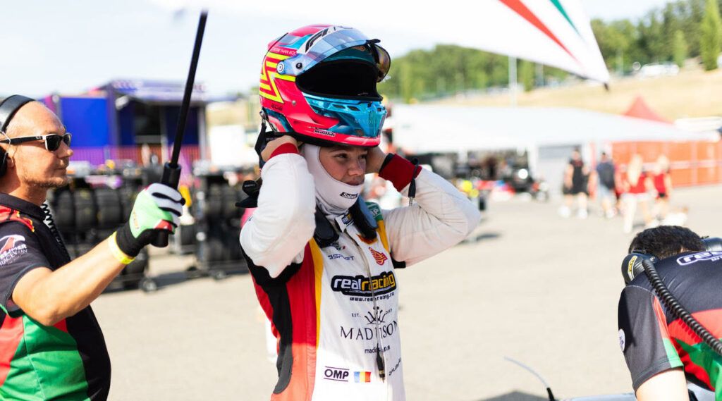 zoe-florescu-potolea-se-poate-lauda-cu-doua-podiumuri-la-mugello-inaintea-debutului-in-f1-academy!-cum-e-acum-in-formula-4