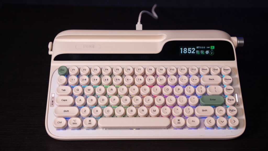epomaker-glyph,-tastatura-mecanica,-design-retro-si-functii-moderne-(review)