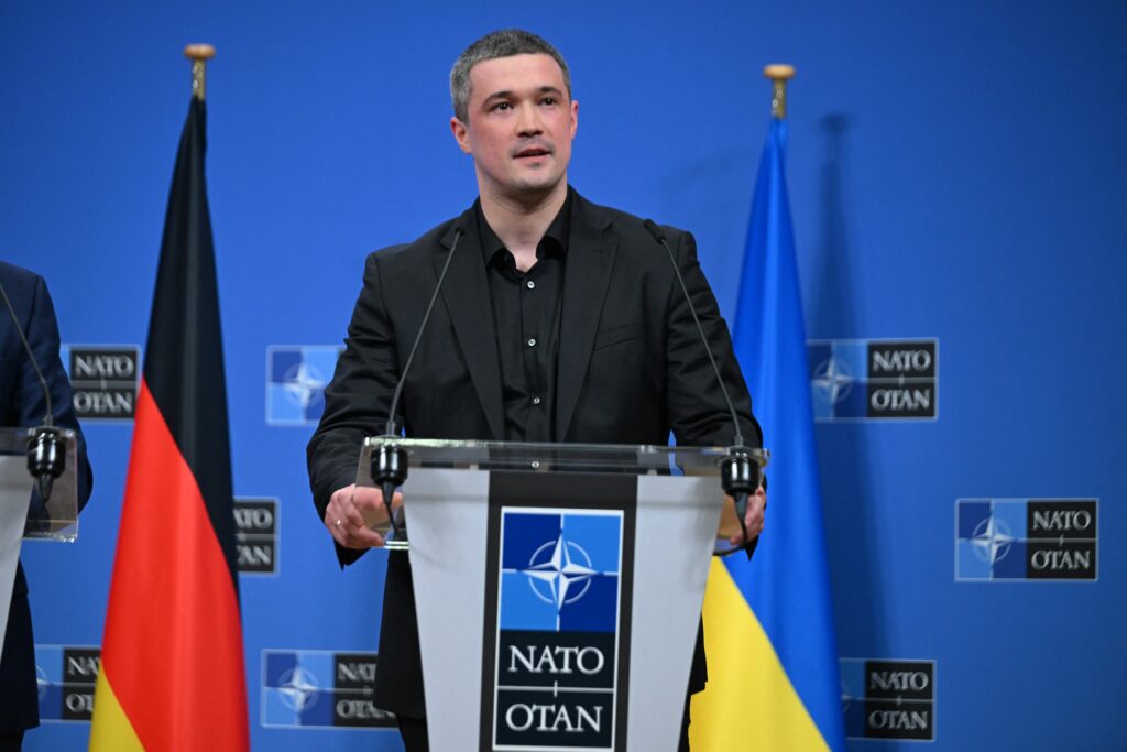 fostul-ministru-ucrainean-al-apararii-sustine-ca-a-fost-demis-din-cauza-reformei-achizitiilor-militare