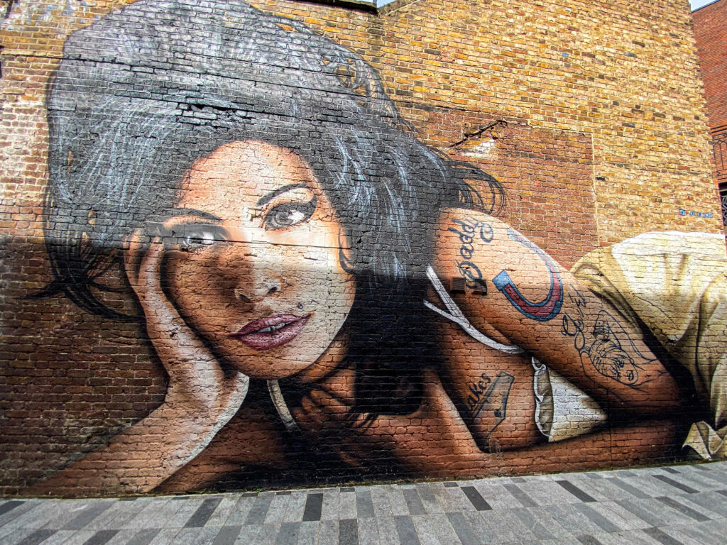 tatal-lui-amy-winehouse,-obligat-de-instanta-sa-plateasca-aproape-un-milion-de-lire-prietenelor-artistei-dupa-un-proces-pierdut